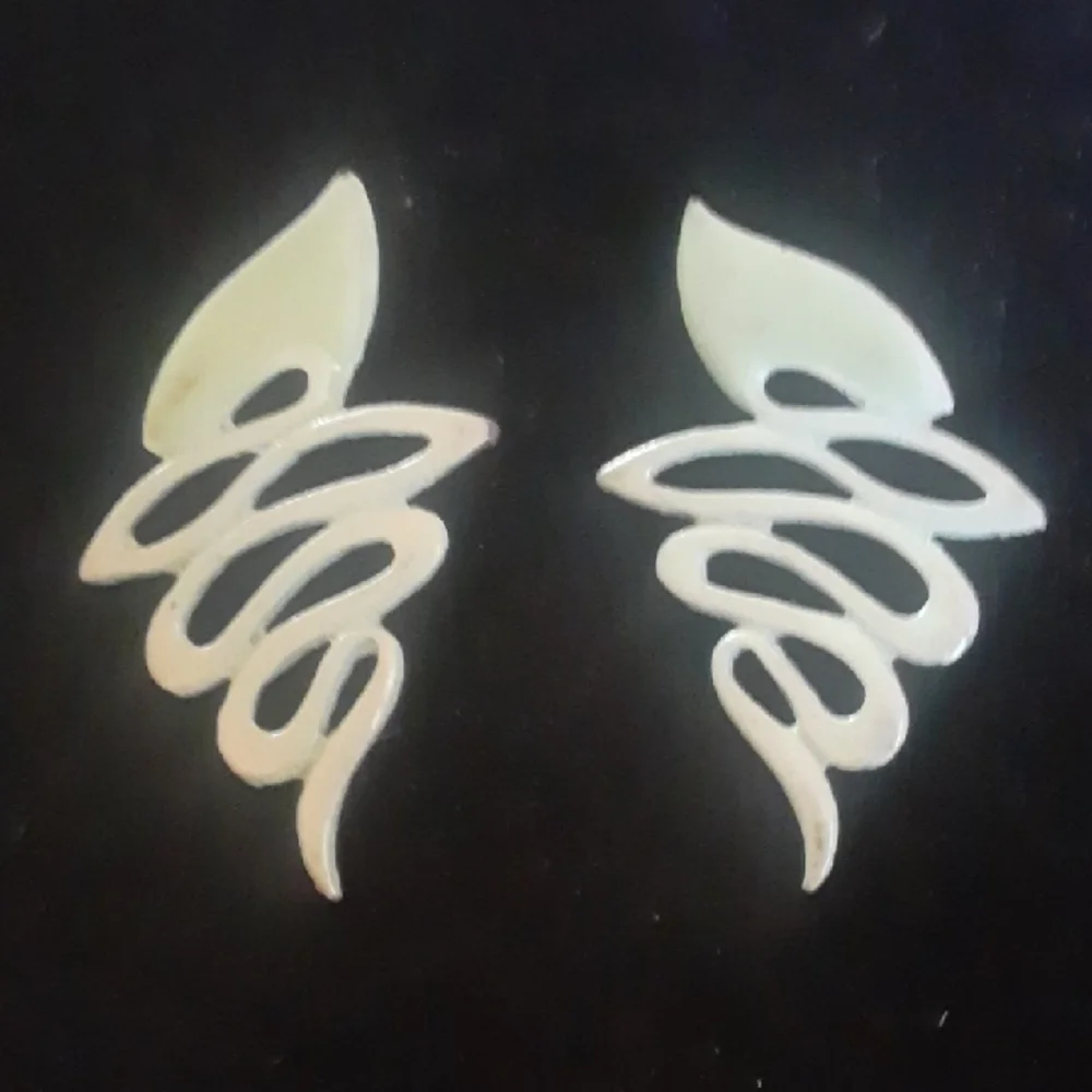 Creamy Green Spiral Earrings
